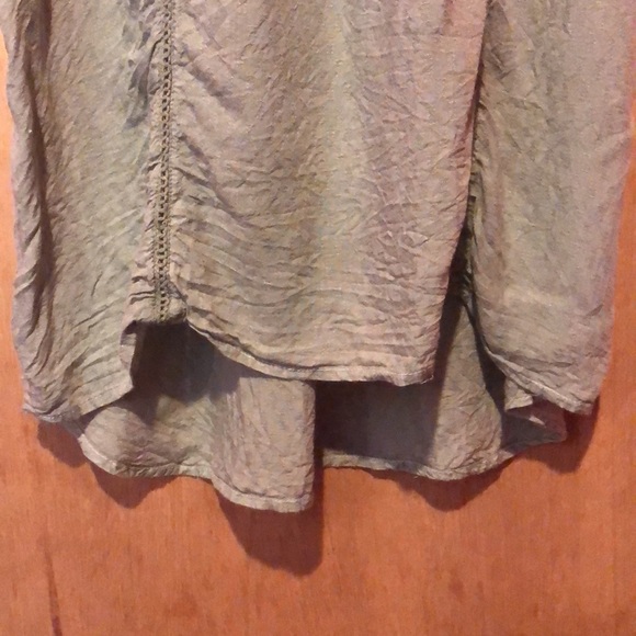 Solitaire Women’s medium Moss Green tank top. - Picture 5 of 11